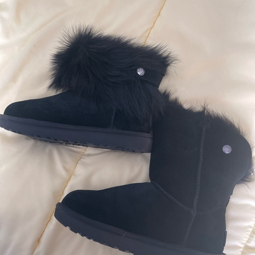 Womens Uggs - image 8